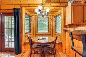 Cabin on Table Rock Lake w/ Hot Tub & Fire Pit!