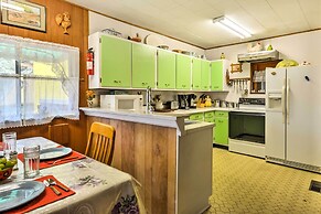 Bright Springer House w/ Hammock & Orchard Views!