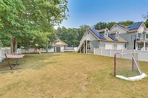 Cape May Getaway w/ Private Deck & Hot Tub!