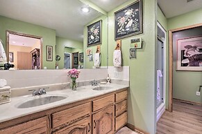 Missouri Getaway w/ Pasture Views & Patio!
