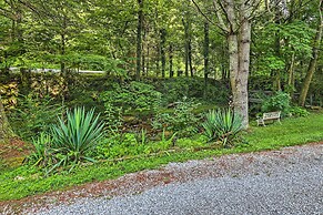 Chalet Retreat: Cozy Cabin w/ On-site Creek!