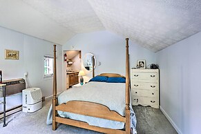 Chalet Retreat: Cozy Cabin w/ On-site Creek!