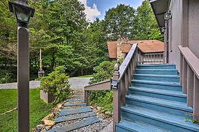 Chalet Retreat: Cozy Cabin w/ On-site Creek!