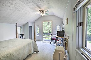 Chalet Retreat: Cozy Cabin w/ On-site Creek!