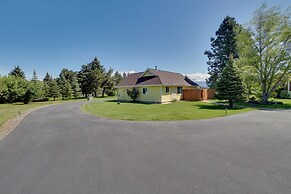 Charming Cle Elum Home w/ Patio: 5 Mi to Dtwn!