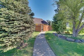 Charming Cle Elum Home w/ Patio: 5 Mi to Dtwn!