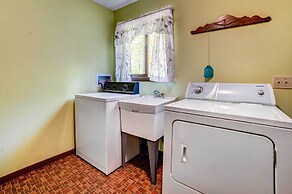 Pet-friendly Gem: Hike, Fish & Golf in Gaylord