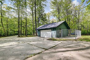 Pet-friendly Gem: Hike, Fish & Golf in Gaylord