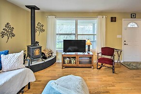 Charming Rusk Guest Cabin w/ Shared Yard