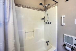 Charming Rusk Guest Cabin w/ Shared Yard