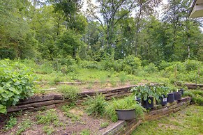 Charming Rusk Guest Cabin w/ Shared Yard