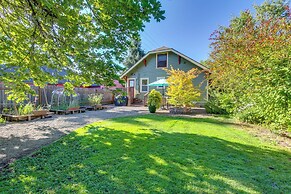 Charming Eugene Vacation Home: 1 Mi to Dtwn!