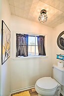 Lawton Home ~ 5 Mi to Fort Sill!