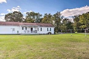 Charming Lewisburg Home w/ Hot Tub & Games!