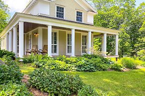 Charming Sharon Dwelling w/ Deck & Fire Pit!