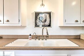 Charming Sharon Dwelling w/ Deck & Fire Pit!