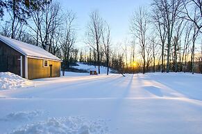 Charming Sharon Dwelling w/ Deck & Fire Pit!