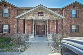 Cozy Condo w/ Pool Access in the Heart of Branson!