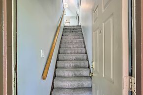 < 3 Mi to Dtwn: Cleveland Apt w/ Deck & Wet Bar