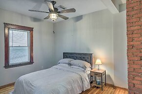 < 3 Mi to Dtwn: Cleveland Apt w/ Deck & Wet Bar