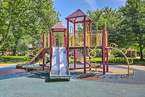 < 3 Mi to Dtwn: Cleveland Apt w/ Deck & Wet Bar