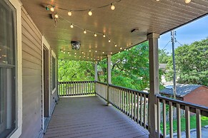 < 3 Mi to Dtwn: Cleveland Apt w/ Deck & Wet Bar