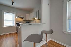 < 3 Mi to Dtwn: Cleveland Apt w/ Deck & Wet Bar