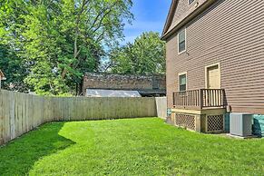 < 3 Mi to Dtwn: Cleveland Apt w/ Deck & Wet Bar