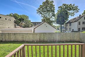 < 3 Mi to Dtwn: Cleveland Apt w/ Deck & Wet Bar