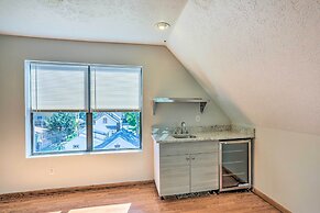 < 3 Mi to Dtwn: Cleveland Apt w/ Deck & Wet Bar