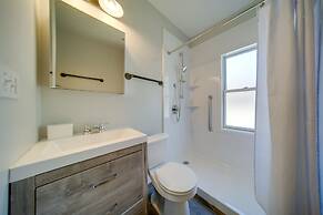 < 3 Mi to Dtwn: Cleveland Apt w/ Deck & Wet Bar