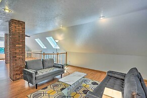 < 3 Mi to Dtwn: Cleveland Apt w/ Deck & Wet Bar