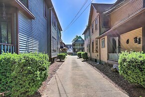 < 3 Mi to Dtwn: Cleveland Apt w/ Deck & Wet Bar