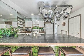 Cozy Cloudcroft Townhome ~ 1 Mi to Burro Ave!
