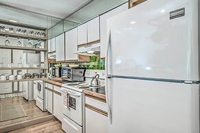 Cozy Cloudcroft Townhome ~ 1 Mi to Burro Ave!