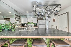 Cozy Cloudcroft Townhome ~ 1 Mi to Burro Ave!