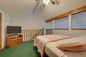 3 Mi to Titanic Museum: Branson Condo w/ Fireplace