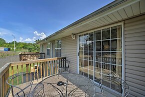 3 Mi to Titanic Museum: Branson Condo w/ Fireplace