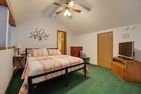 3 Mi to Titanic Museum: Branson Condo w/ Fireplace