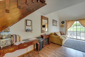 3 Mi to Titanic Museum: Branson Condo w/ Fireplace