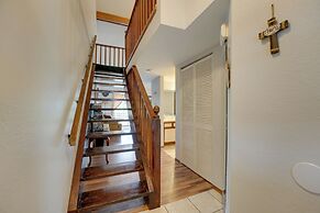 3 Mi to Titanic Museum: Branson Condo w/ Fireplace