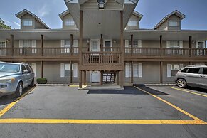 3 Mi to Titanic Museum: Branson Condo w/ Fireplace
