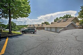 3 Mi to Titanic Museum: Branson Condo w/ Fireplace