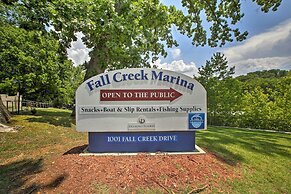 3 Mi to Titanic Museum: Branson Condo w/ Fireplace