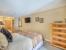 Copper Mtn Ski-in / Ski-out Condo: Hot Tub Access!