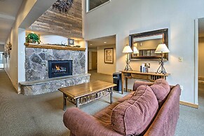 Copper Mountain Ski-in/ski-out Condo w/ Balcony!
