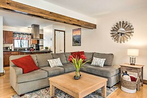 Hartford Escape w/ Fire Pit ~ 3 Mi to Ski & Golf!