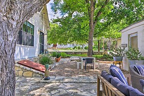 Beautiful Hill Country Cottage - Walk to Downtown!