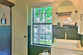 Beautiful Hill Country Cottage - Walk to Downtown!