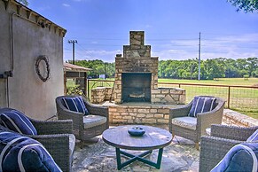 Beautiful Hill Country Cottage - Walk to Downtown!